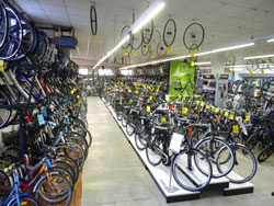 Gro&szlig;e Auswahl auf &uuml;ber 700 m&sup2; von Marken-Fahrr&auml;dern und Fahrrad-Zubeh&ouml;r.