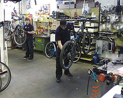 Reparatur-Tuning- oder Inspektions-Arbeiten werden von unseren Mechanikern schnell und kompetent gel&ouml;st.